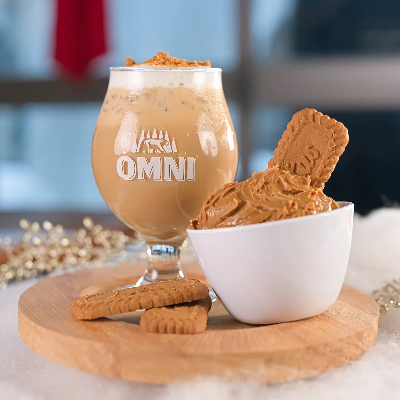 Cookie butter sauce paired with espresso and milk, topped with vanilla cold foam and Biscoff cookie crumbles.