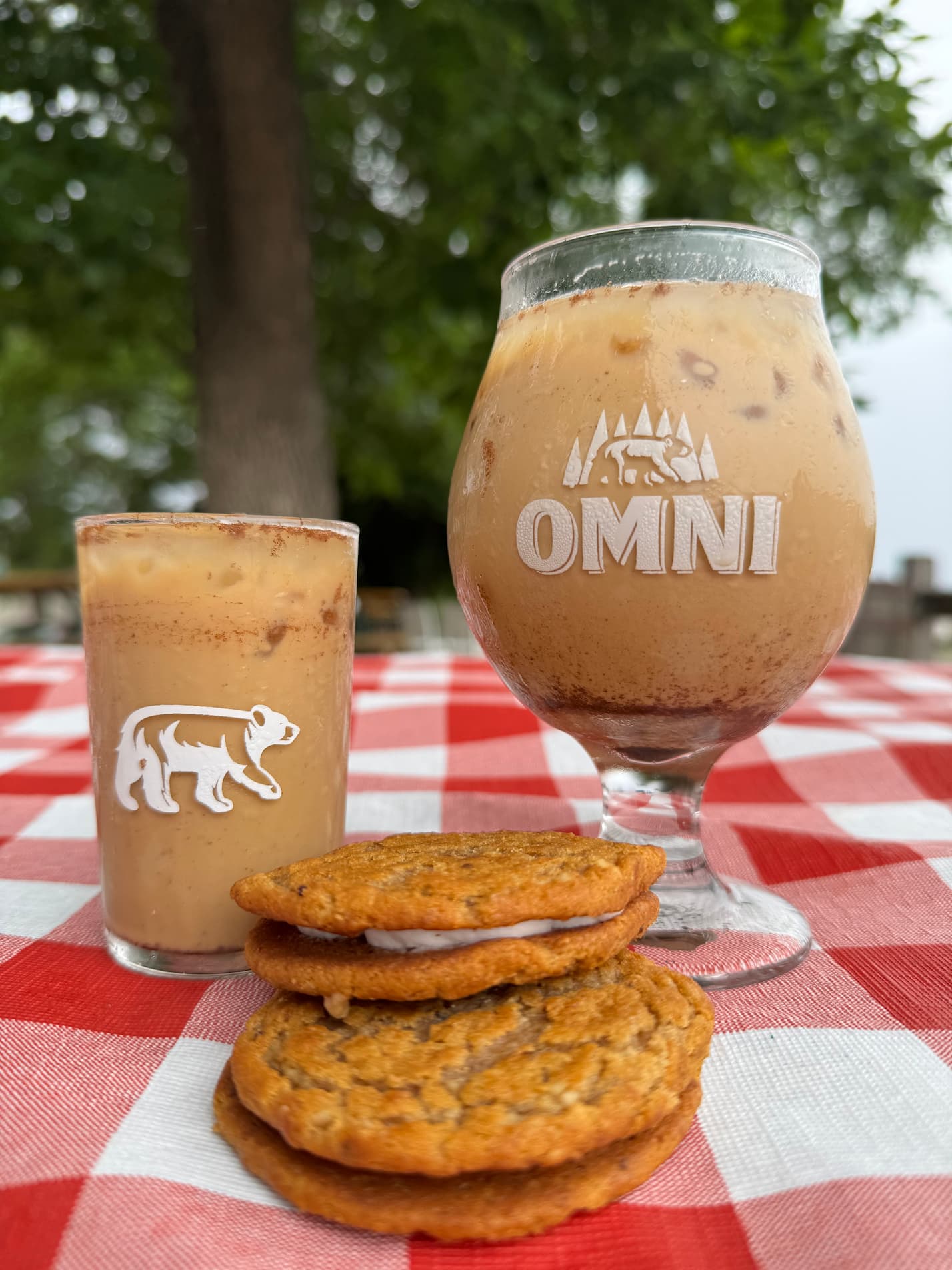 All cookie - no crumbs. Brown sugar, vanilla and cinnamon latte.
